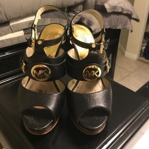 Elegant Michael Kors strappy peep toe heels